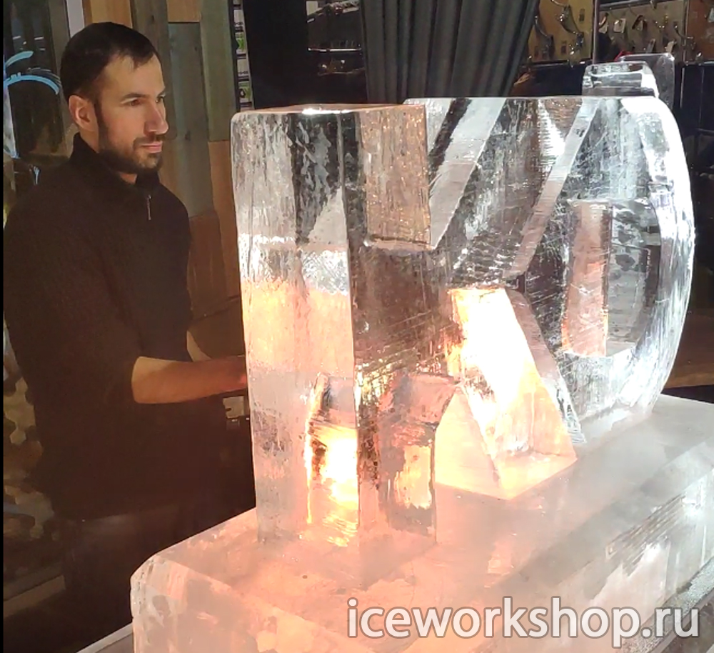 Обработка ледяной скульптуры в интерьере